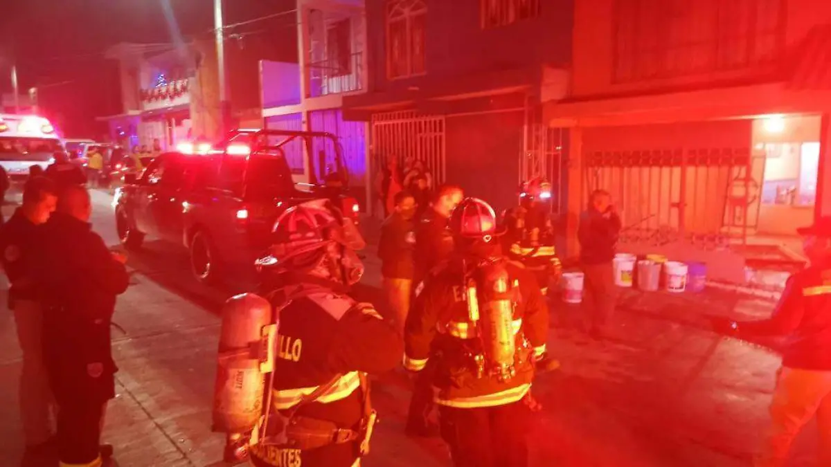 Bomberos incendio por pirotecnia 1