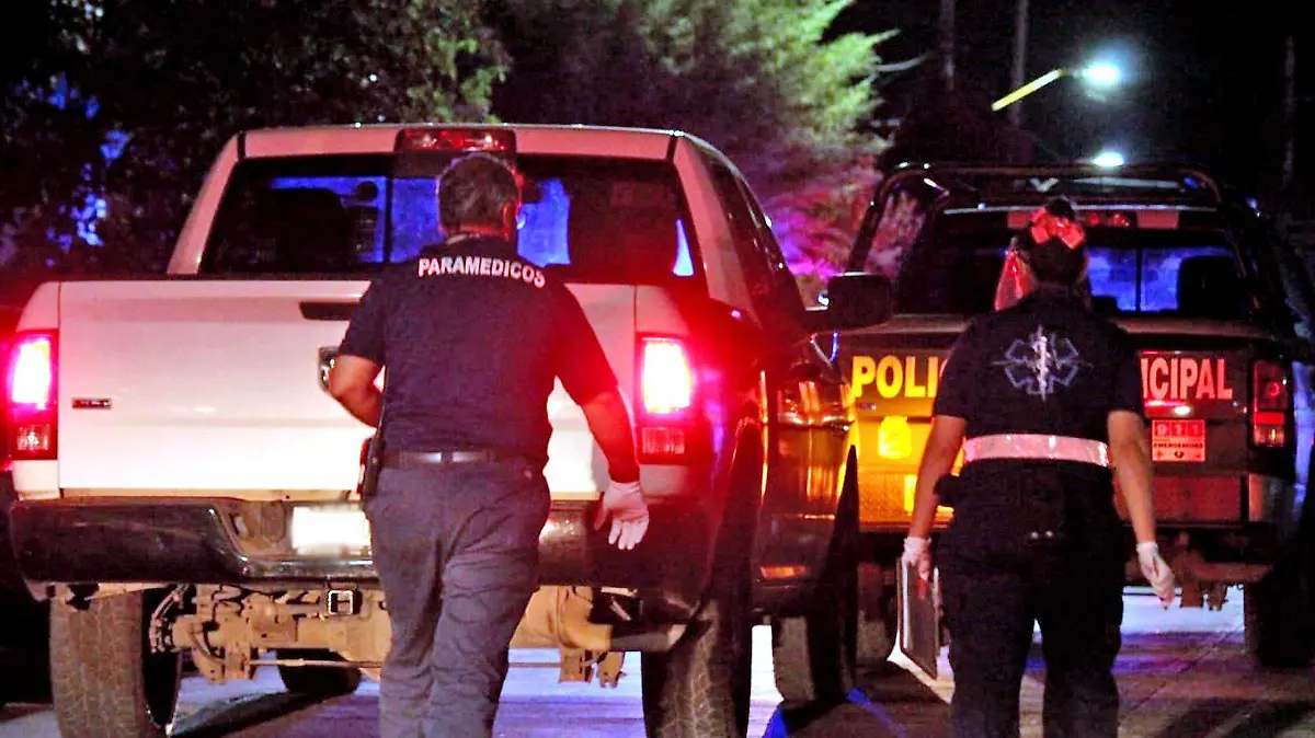 policia y paramedico