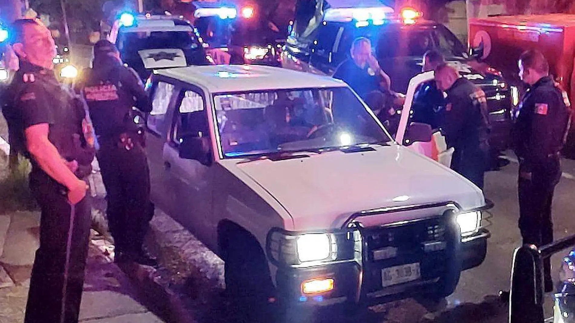 Policías-Camioneta-Robo-ProtecciónCivil