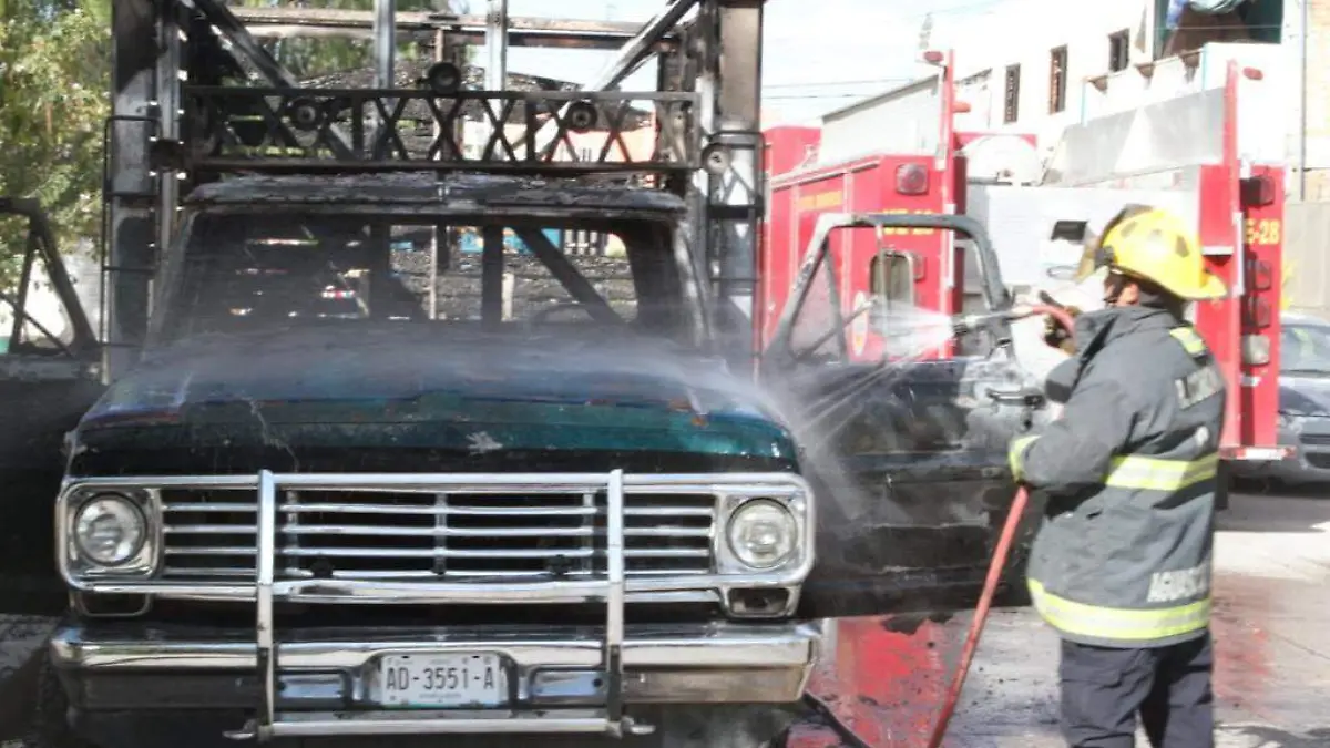 Incendio de camioneta 3