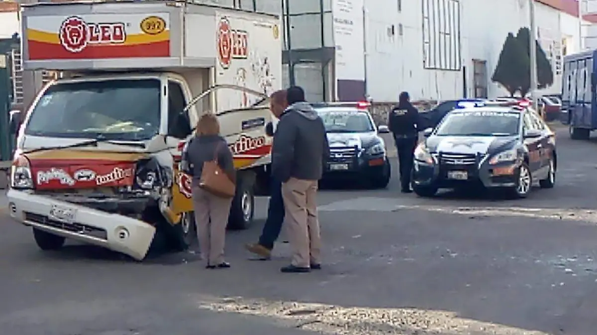 Camioneta Leos vs Camión Epura 3