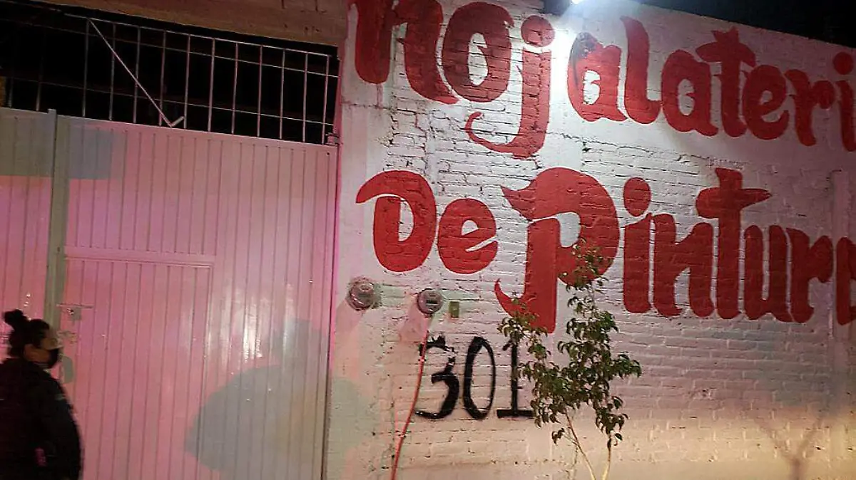 Fachada de taller de hojalatería y pintura