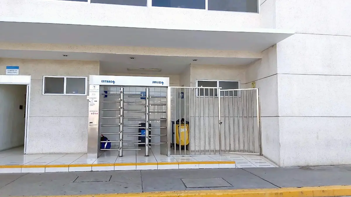 Baño de gasolinería