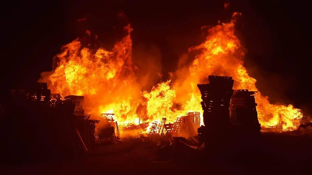 Incendio maderería 2