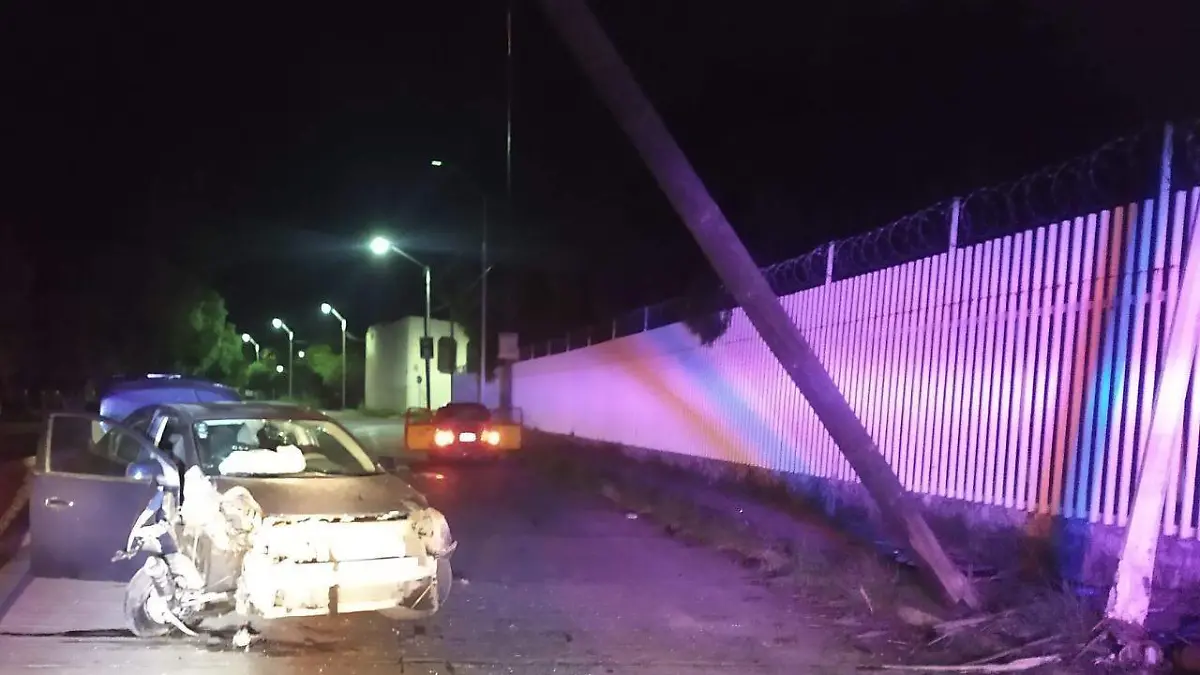 Choque contra dos postes 1