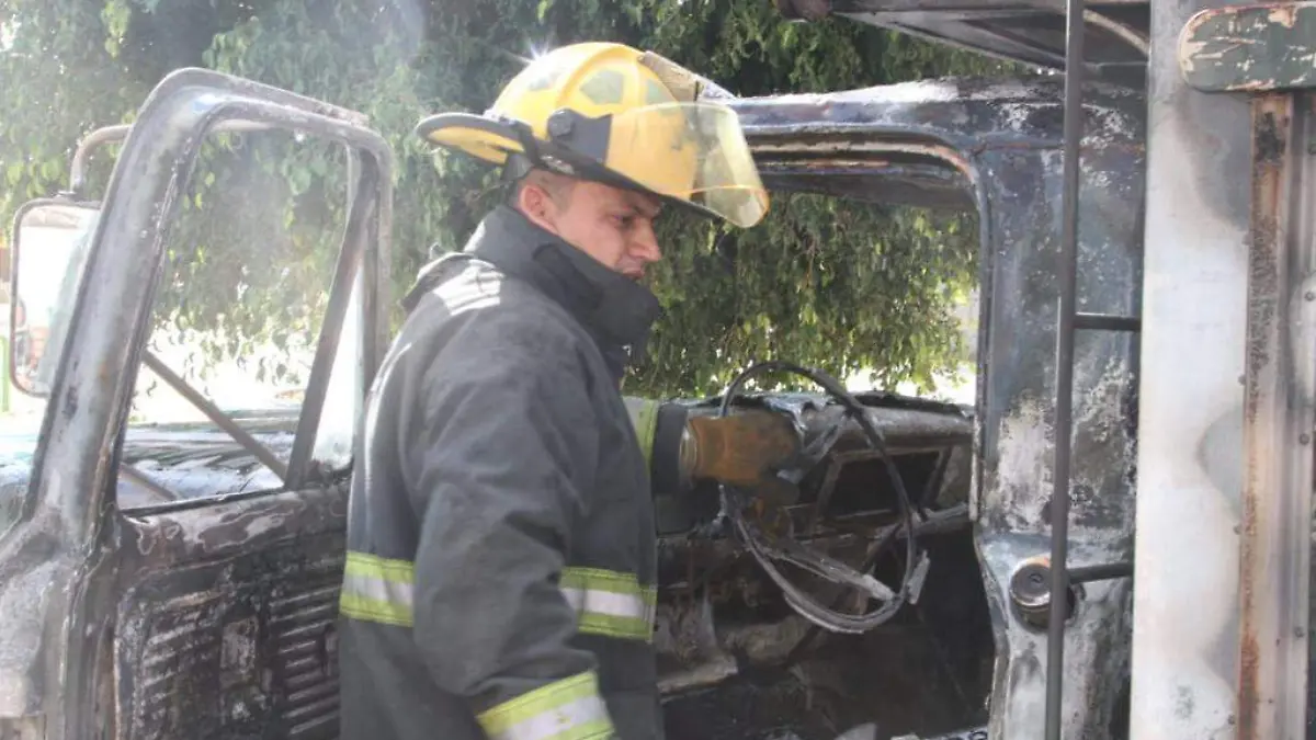 Incendio de camioneta 2