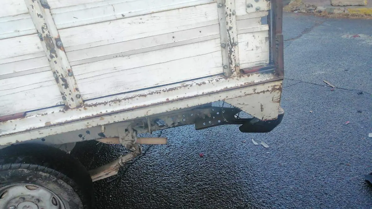 Choque taxi y camioneta 2