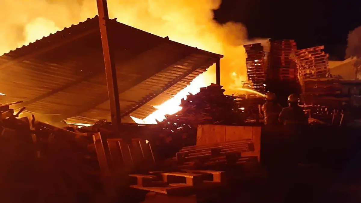 Incendio maderería 3