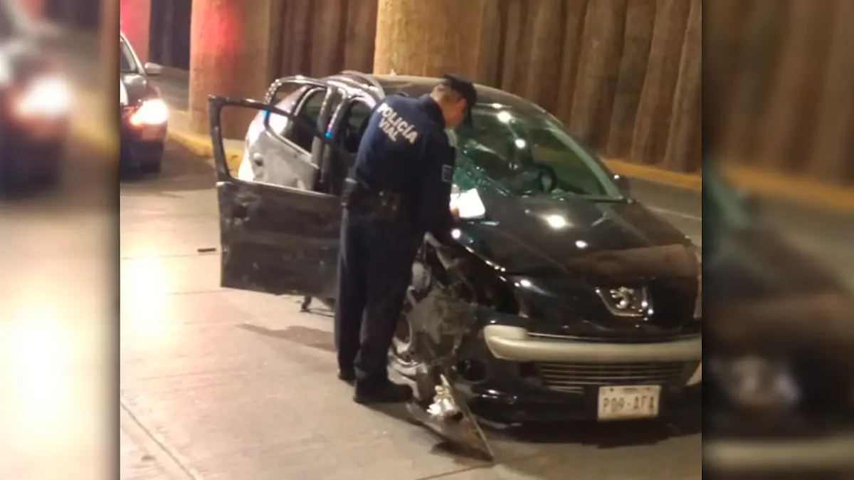 vehiculo impacta contra columna
