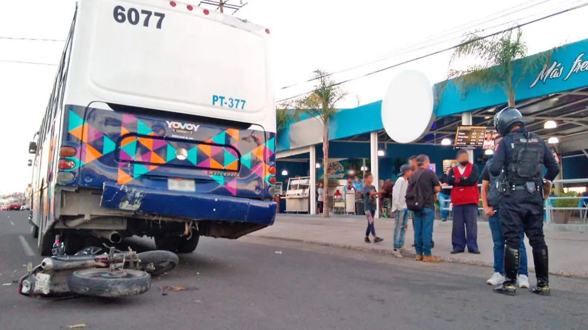 choque moto vs camion