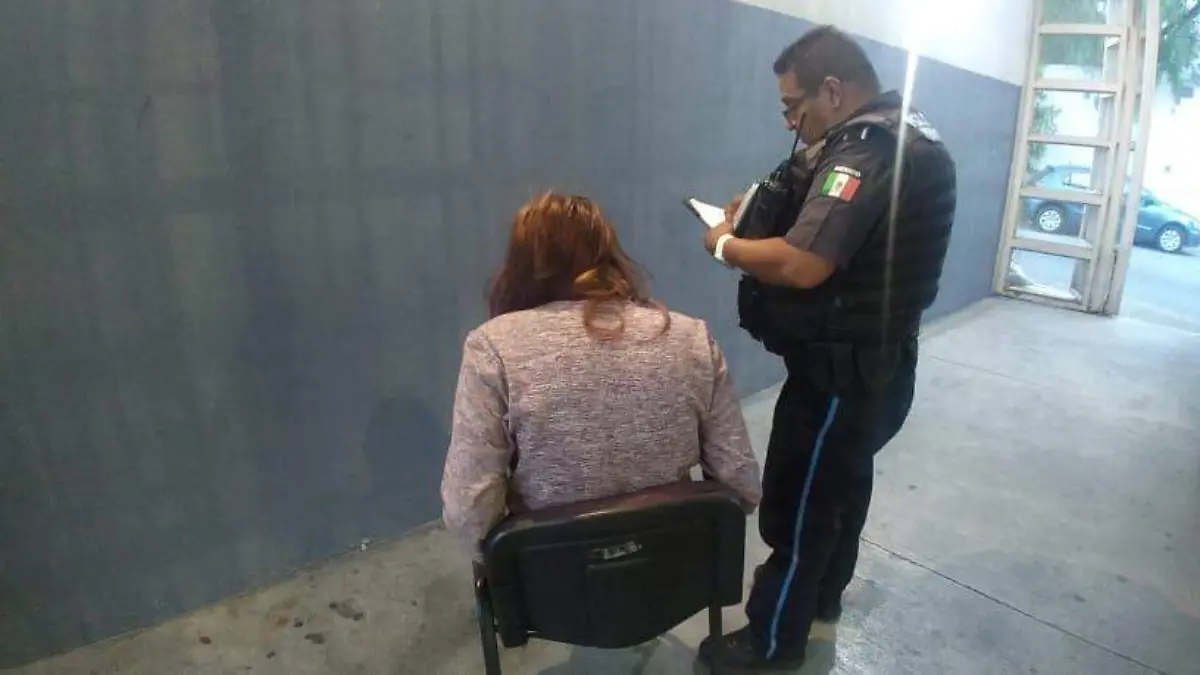 Policias frustran suicidio