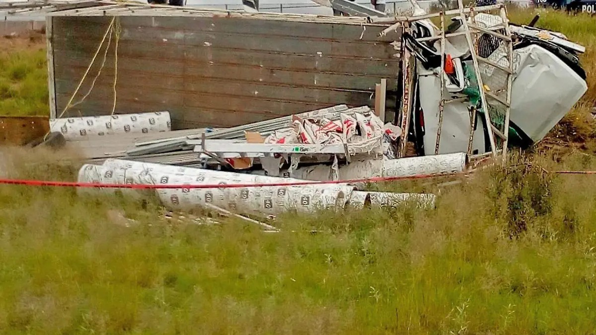 volcadura camioneta 4