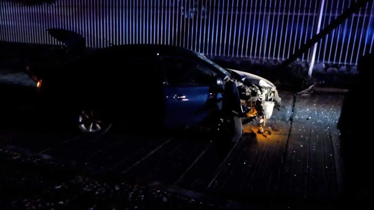 Choque contra dos postes 4