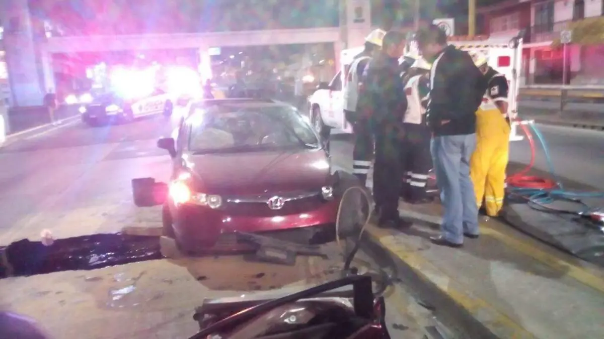 Auto choque contra muro 2