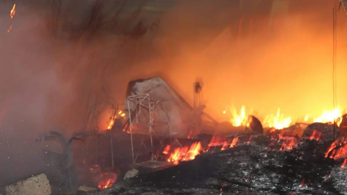 Fuego en incendio al oriente