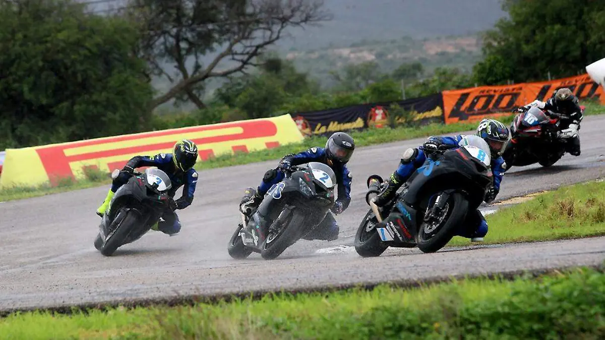 Motociclismo-Carrera-Pilotos