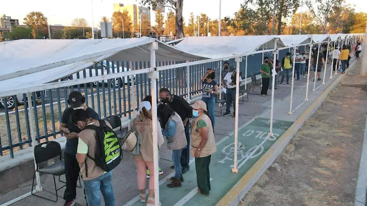 filas de vacunacion