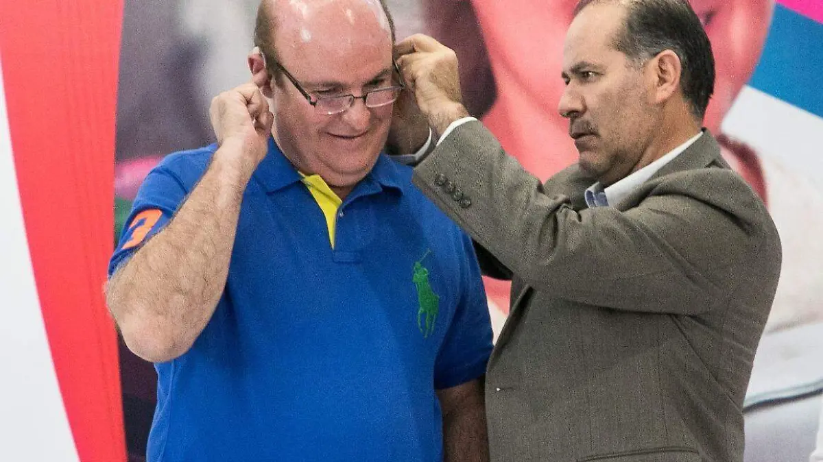 Entregan dispositivos auditivos 2