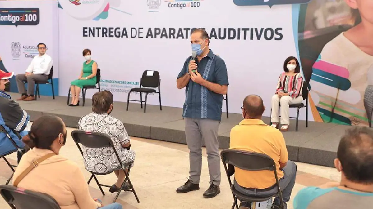 MOS entrega aparatos auditivos