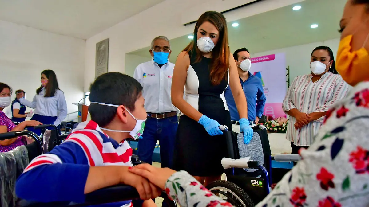 Entrega de sillas de ruedas