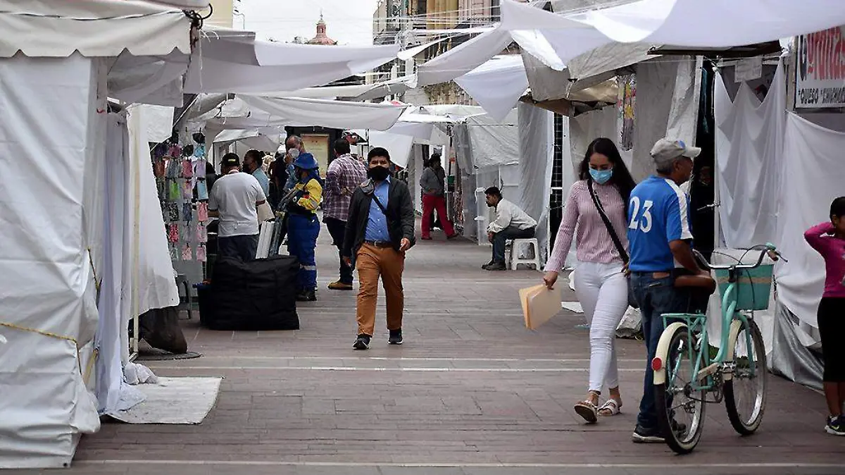 PlazaPrincipal-Personas-VendedoresAmbulantes-Puestos