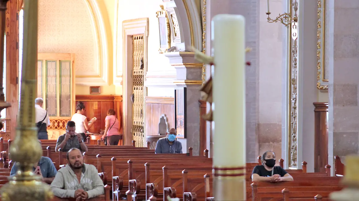 Fieles enfrentan nueva normalidad