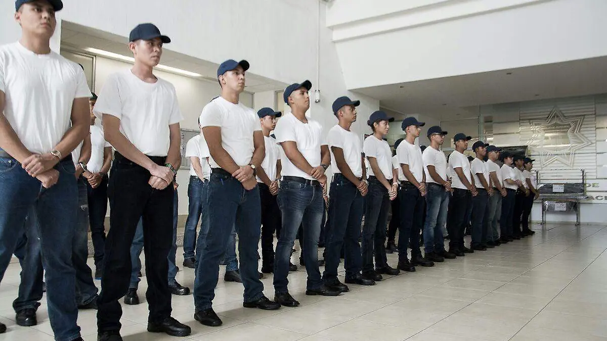 Policías hombres