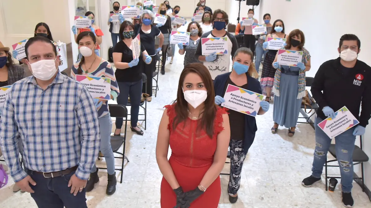 Alcaldesa con el personal de limpia