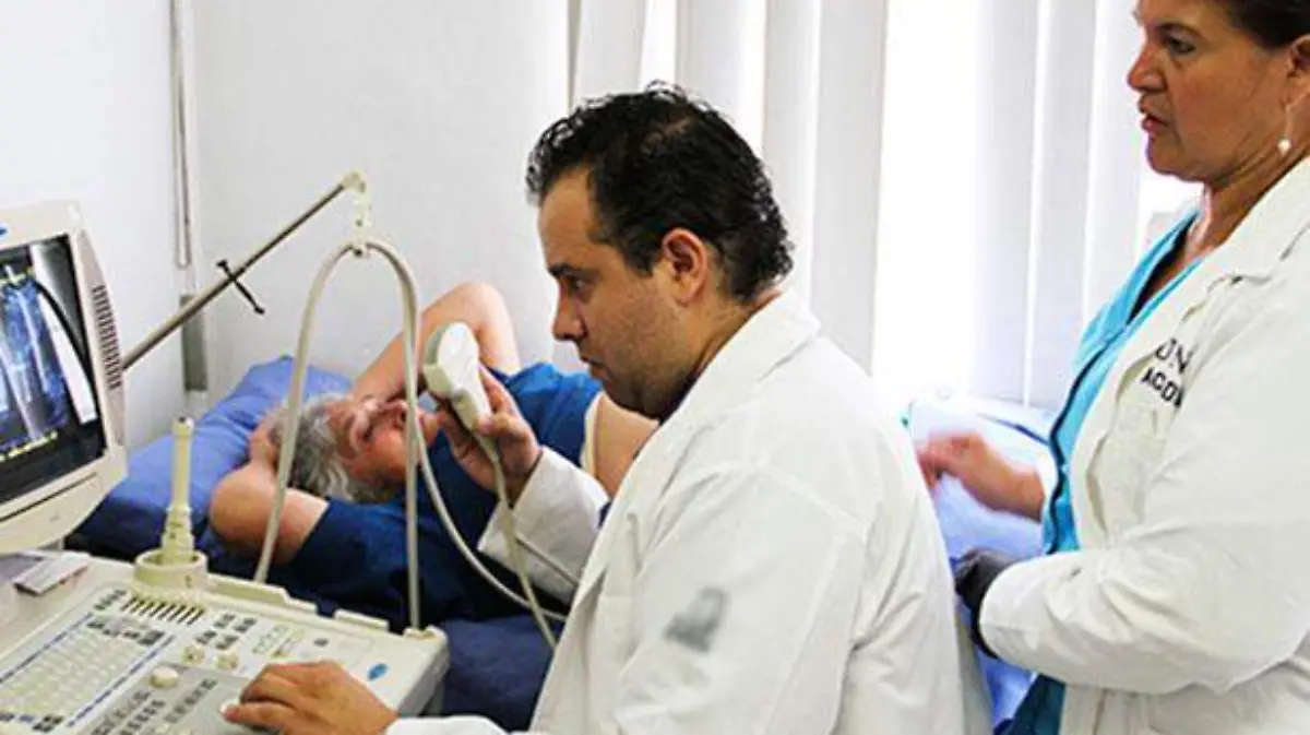 MÉDICOS