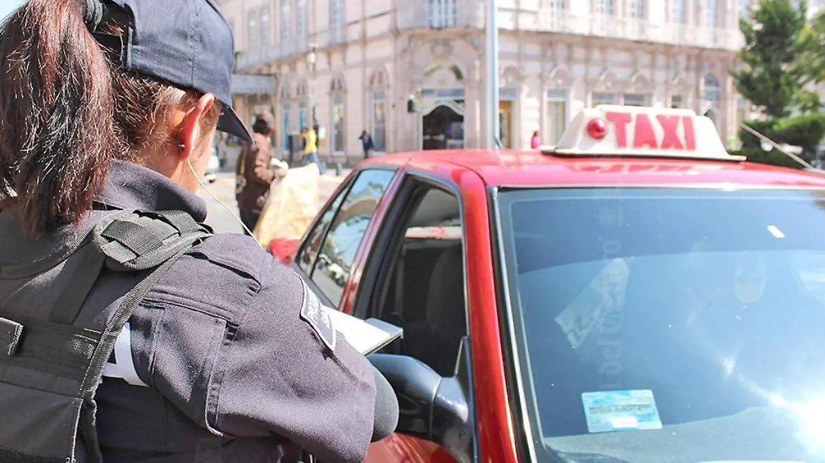 policia y taxi