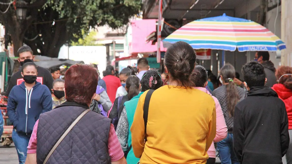 personas en la zona centro Ags