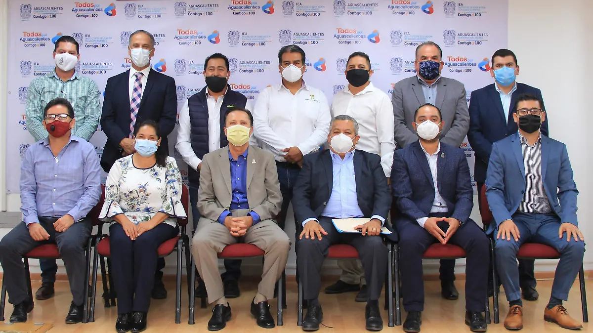 Alcaldes en reunión con IEA