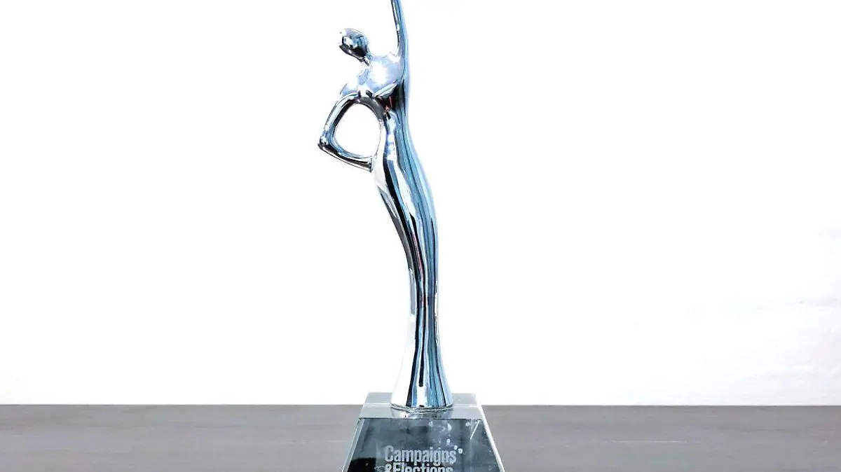 red_latino_awards_estatuilla