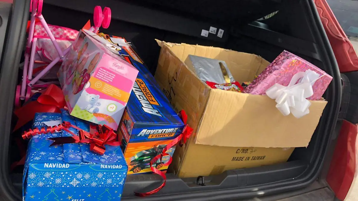 Bere Romo entrega de juguetes 2