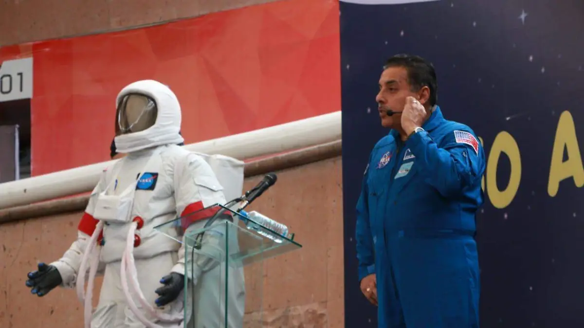 José Hernández, astronauta