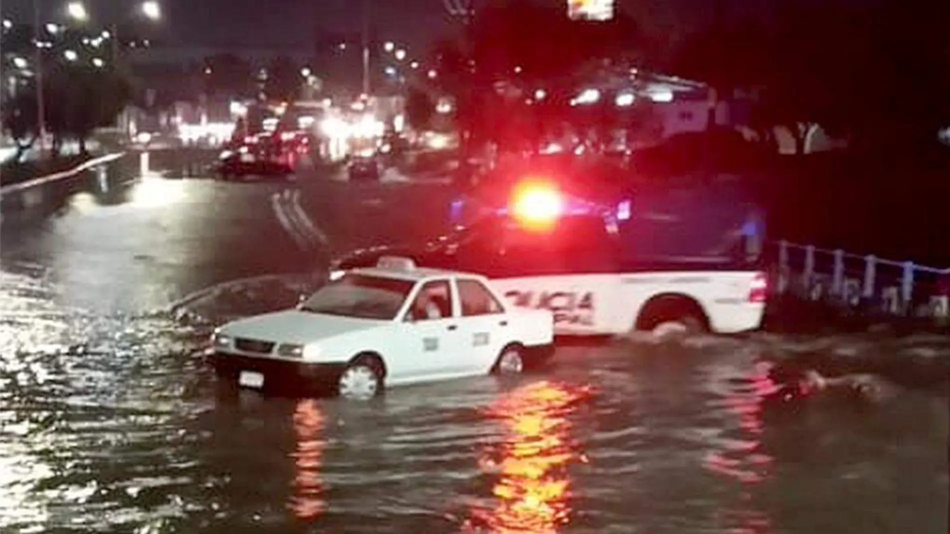 Inundaciones-Lluvias-Taxi-Patrulla