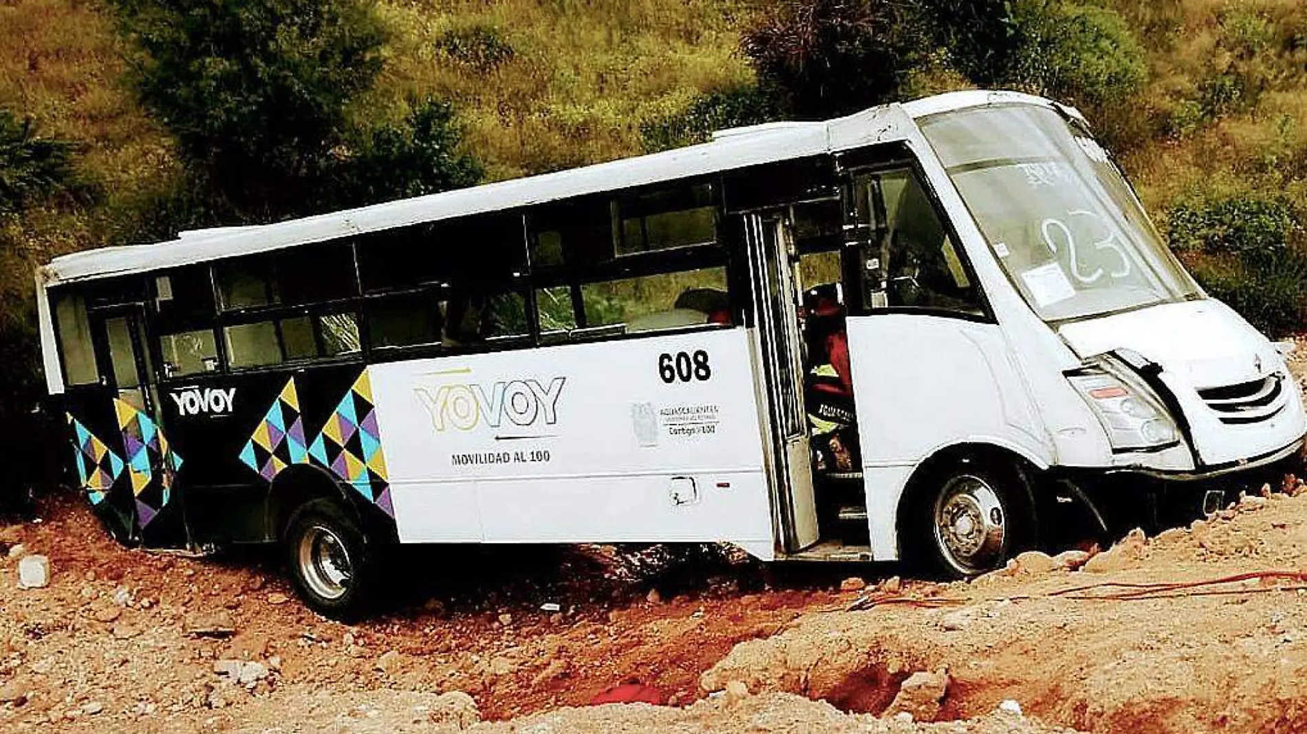 Autobus-Camión-Accidente-Barranco