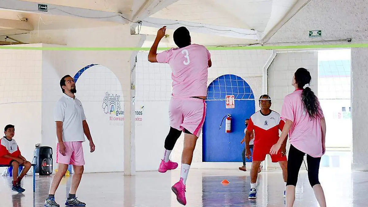 adultos practican deporte