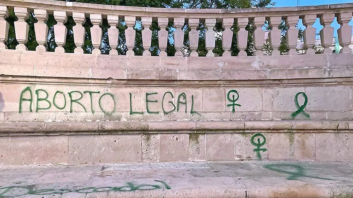 pintas feministas en excedra