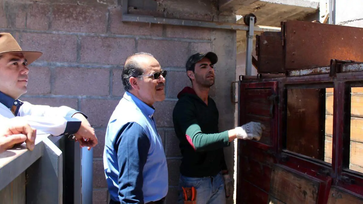 FOTONOTA_GOB_CONOCE EL GOBERNADOR PROYECTO PARA PRODUCIR  ACEITE DE OLIVA EXTRAVIRGEN2