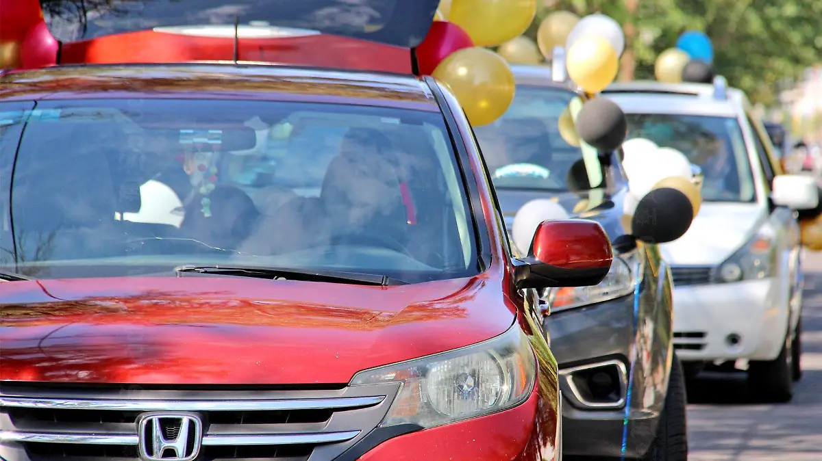 celebración desde el auto