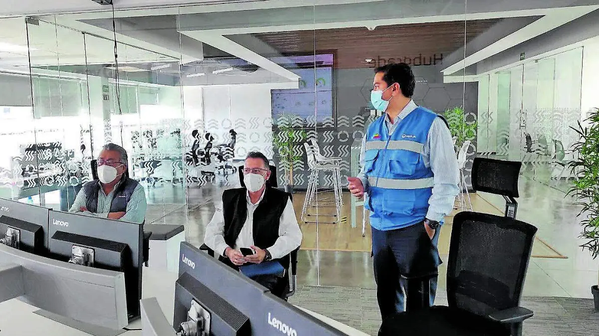 autoridades de veolia y conagua