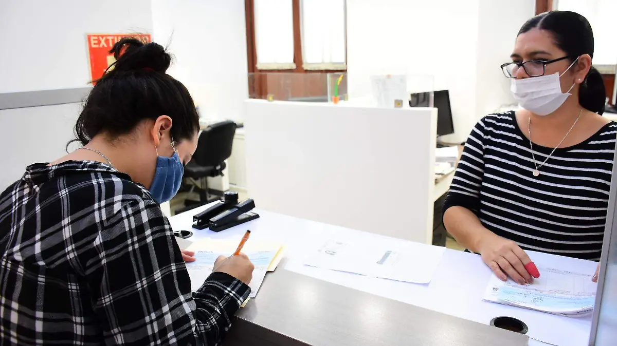 Setum entrega apoyos económicos