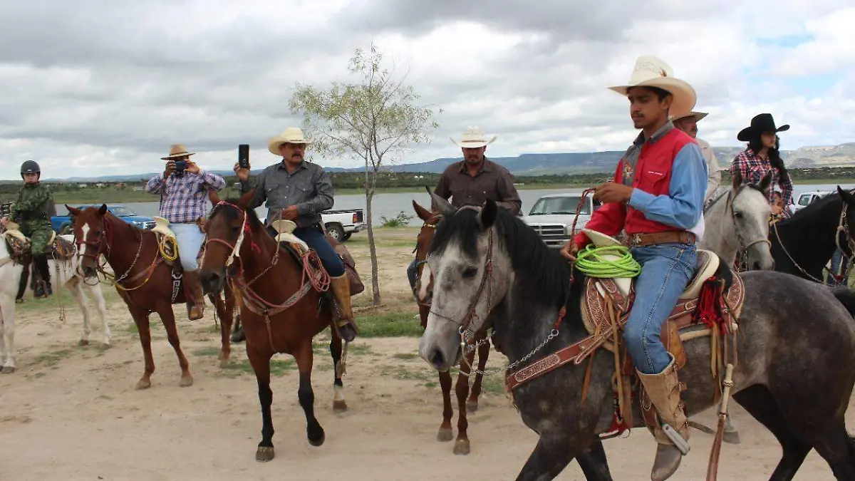 Primer Cabalgata Cívico Militar de los Insurgentes 2