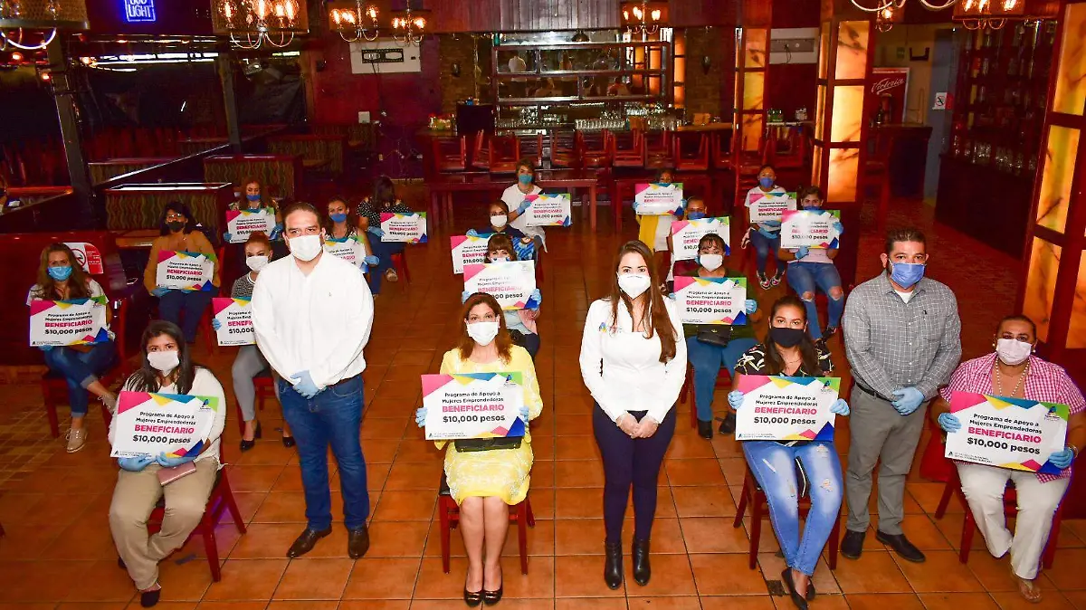 Alcaldesa entrega apoyos a emprendedoras