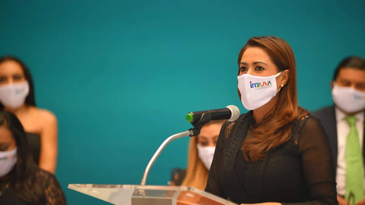 Alcaldesa entrega Premios a la Juventud