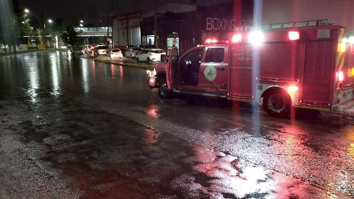 Inundación-Bomberos-ProtecciónCivil-Lluvias