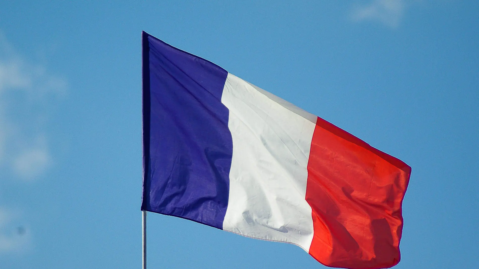 sky-wind-france-red-color-flag-848099-pxhere.com