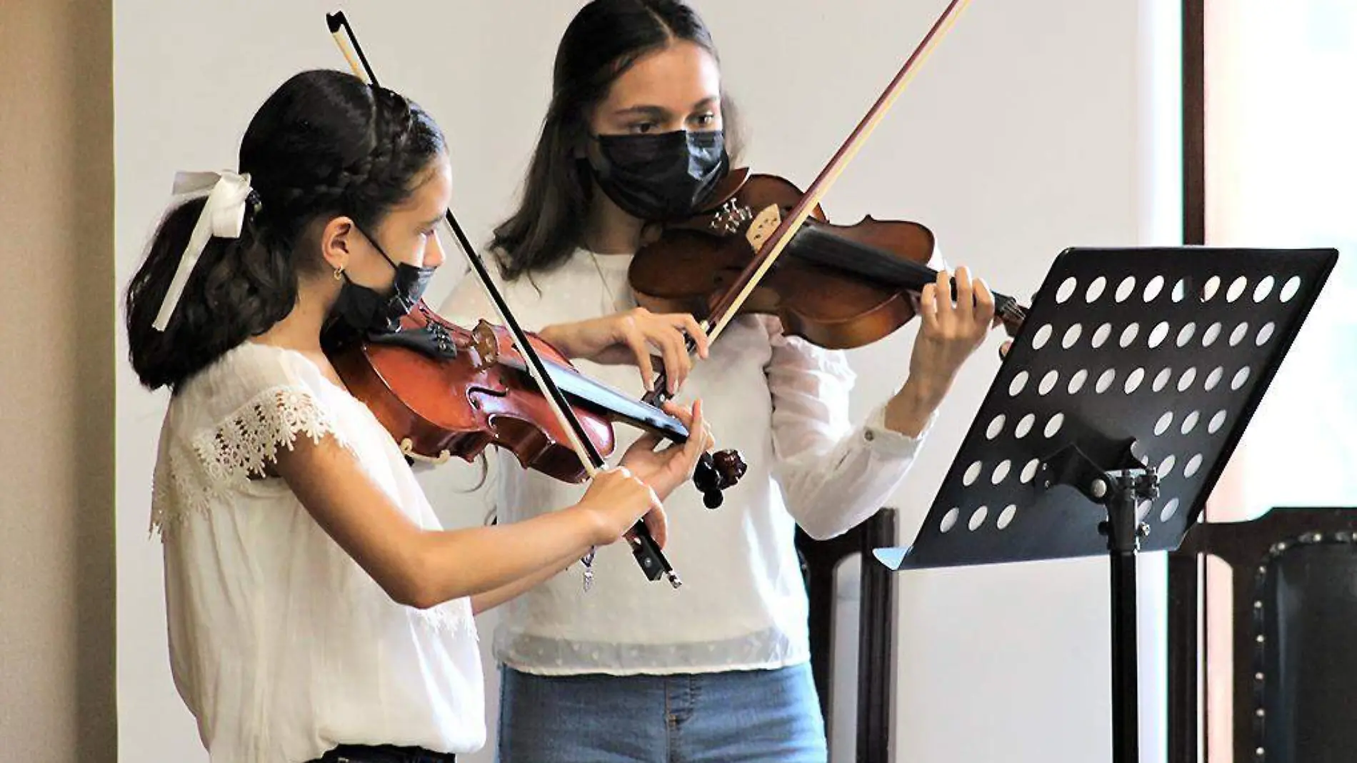 Niñas-Jóvenes-Música-Violín