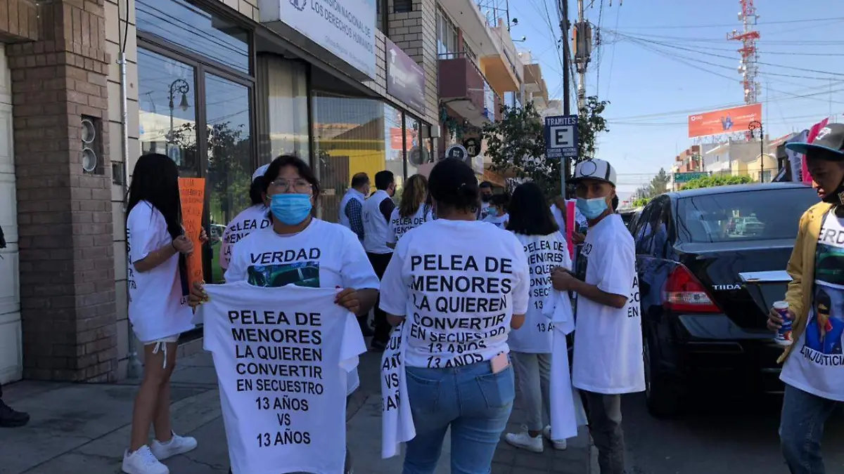 Manifestación ante CNDH aprehensión de menor 2